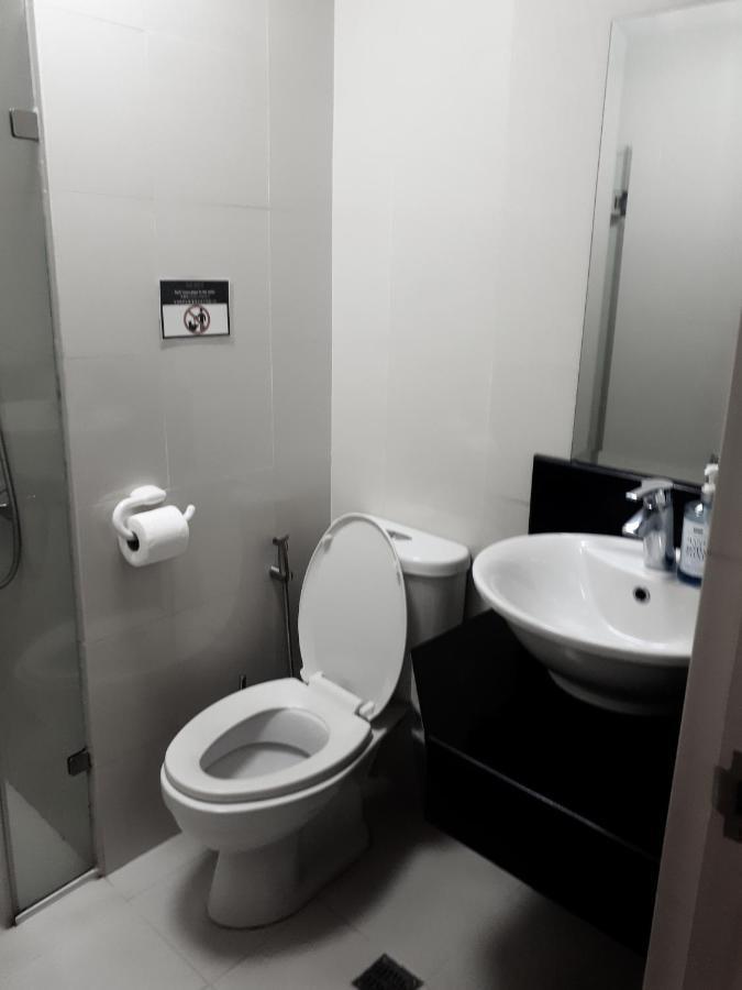 One Palm Tree Villas Манила Екстериор снимка
